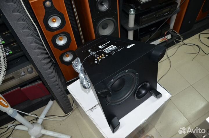 Сабвуфер активный JBL SUB140p\230 новый