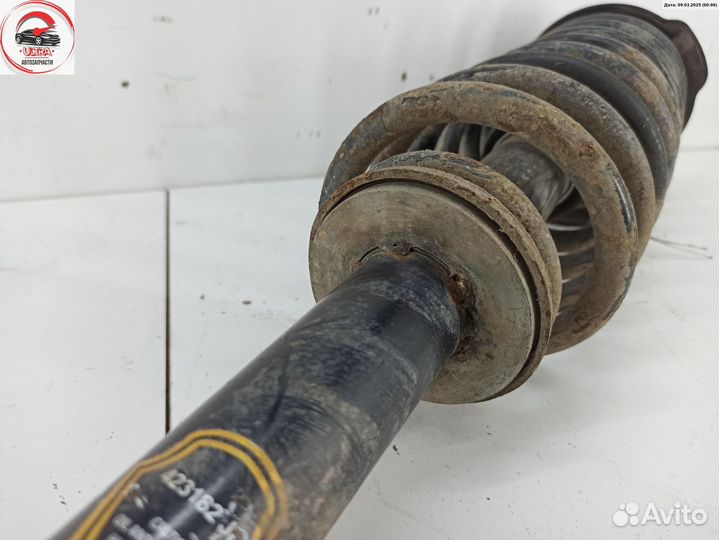 Стойка подвески передняя левая б/у Mercedes W211 (E)