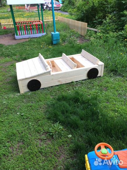 Детская игровая машинка