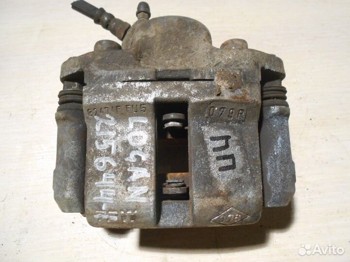 Суппорт передний правый (Renault Logan)