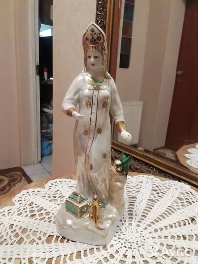 Статуэтка фарфор хозяйка медной горы