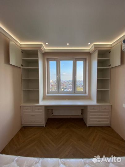 Компьютерный стол со стеллажом