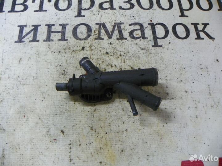 Фланец двигателя системы охлаждения Skoda Octavia