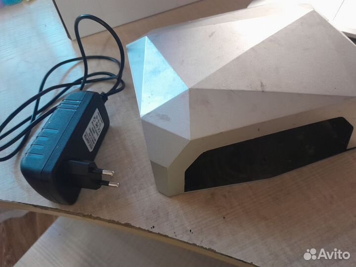 Лампа для ногтей