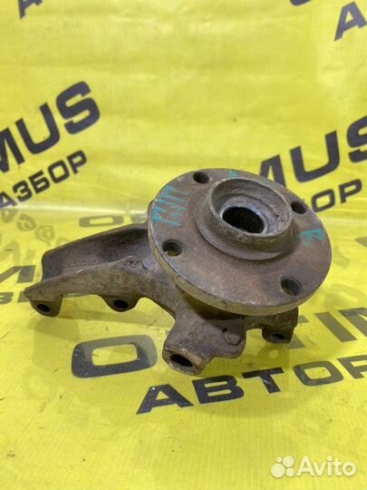 Кулак поворотный передний правый Audi 80 1989