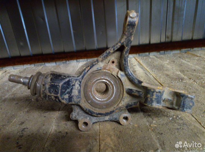 Кулак (цапфа) передний левый Citroen C4 2010