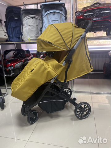 Новая прогулочная коляска компактная