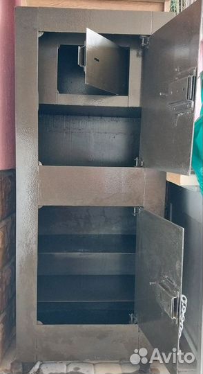 Сейф металлический