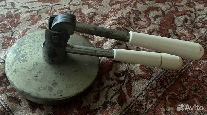 Закаточная машинка для жестяных банок СССР