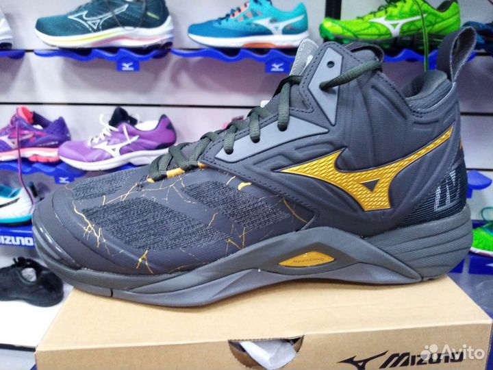 Кроссовки Mizuno Wave Momentum 2 Mid