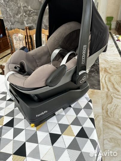 Автолюлька maxi cosi pebble с базой FamilyFix