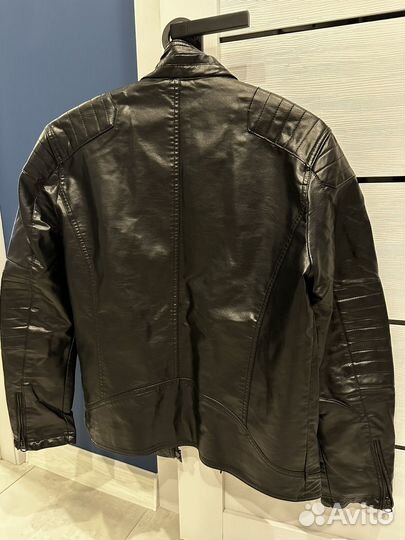 Кожаная куртка мужская L