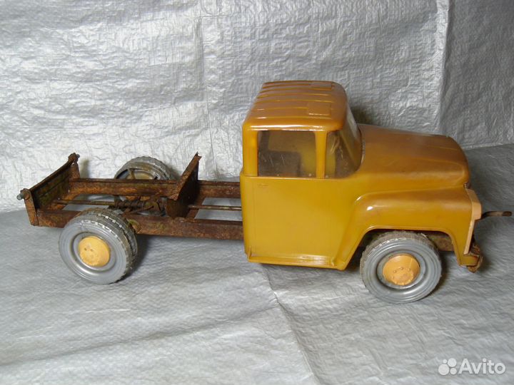 Игрушки СССР под восстановление.Грузовики