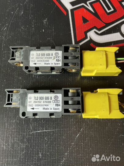 Датчик удара Volkswagen Touareg 7L0909606B