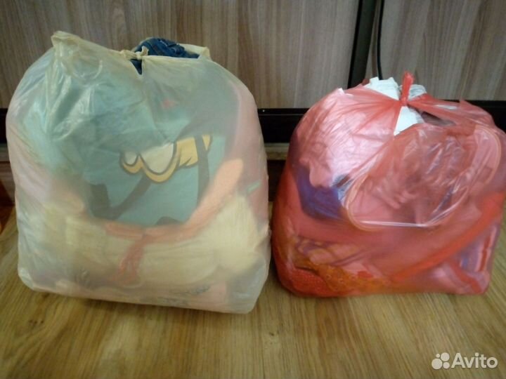 Продам два пакета детских вещей