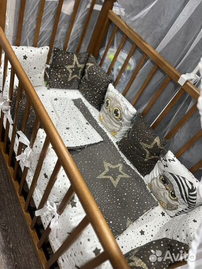 Детская кроватка с маятником