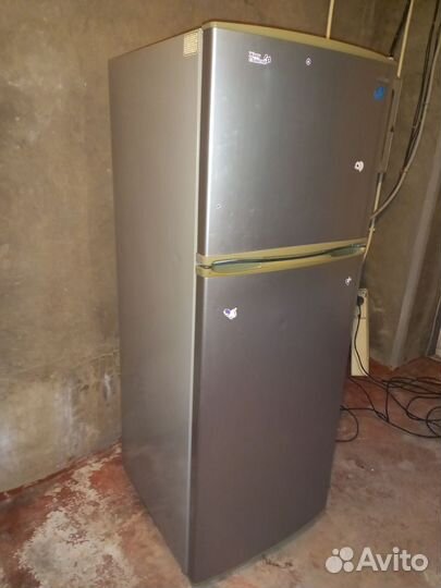 Холодильник Samsung NoFrost 162см