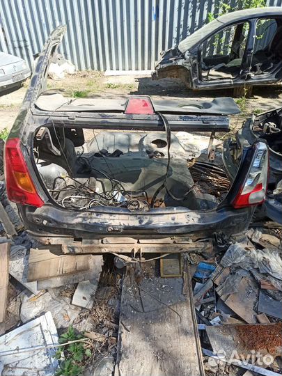 Задняя часть кузова Рено Логан 1