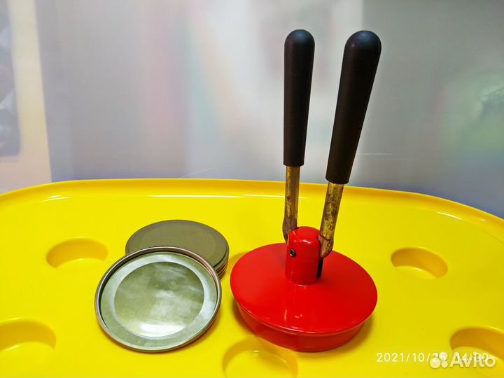 Приспособление для закупорки банок Эльбор