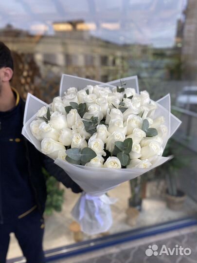 Букет из роз и эвкаплипта