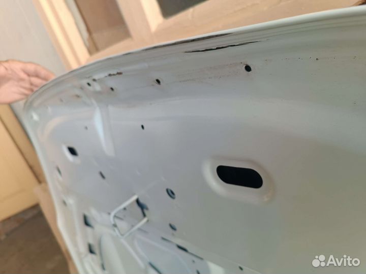 Капот на Весту оригинал