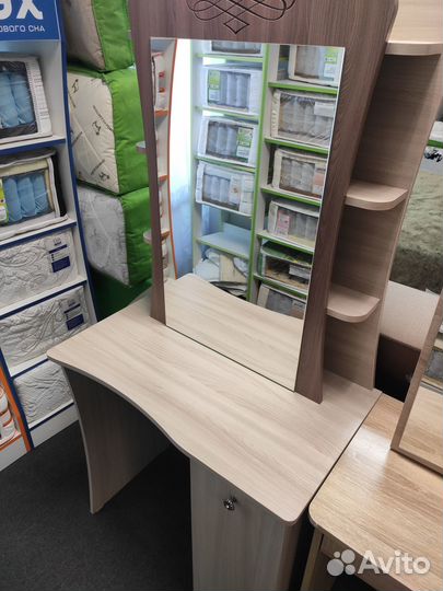 Туалетный столик