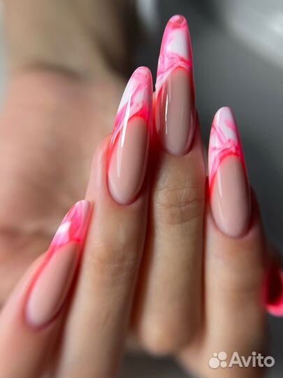 Маникюр и педикюр