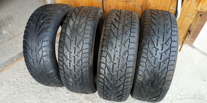 Kormoran Snow 215/60 R16 99H