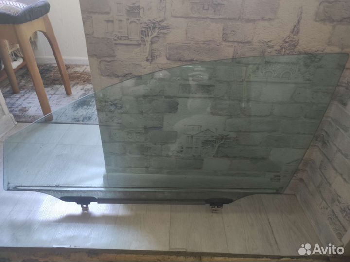 Стекло переднее левое toyota avensis 25