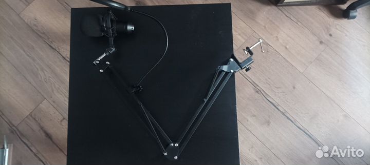 Конденсаторный студийный микрофон BM800