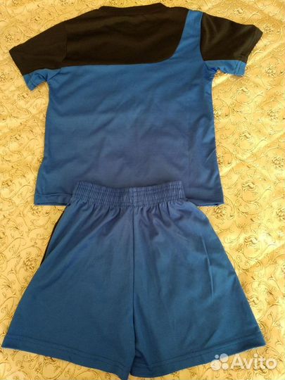 Футбольная форма (размер 32, на 6-7 лет)