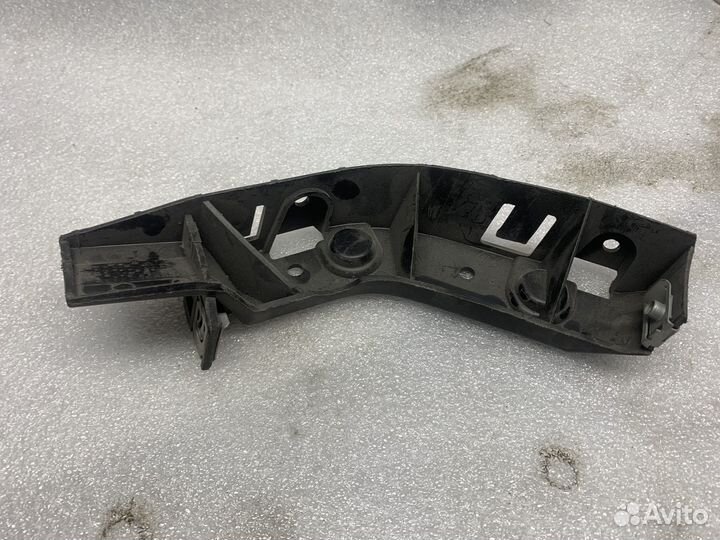Кронштейн бампера переднего Peugeot 307