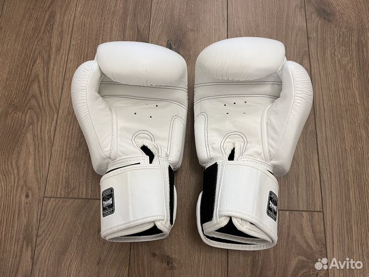 Боксерские перчатки twins 16 oz