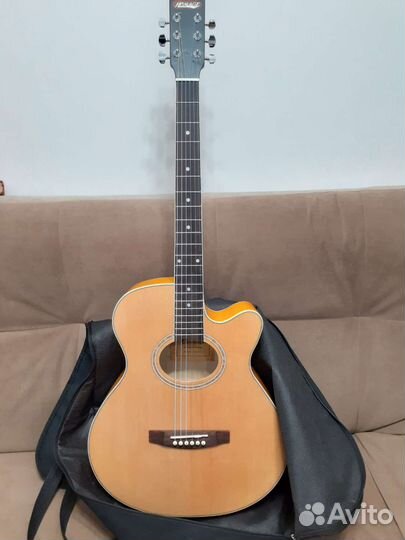 Акустическая гитара