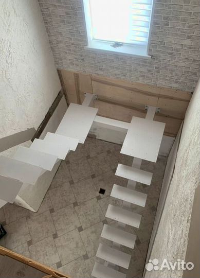 Лестница прямая на металлокаркасе