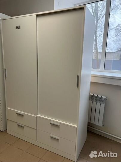 Шкаф двухстворчатый белый с ящиками - новый
