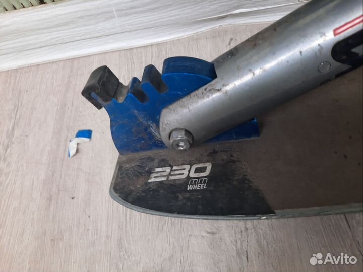 Самокат Roces 2-х колесный 230 mm Lux. Для города