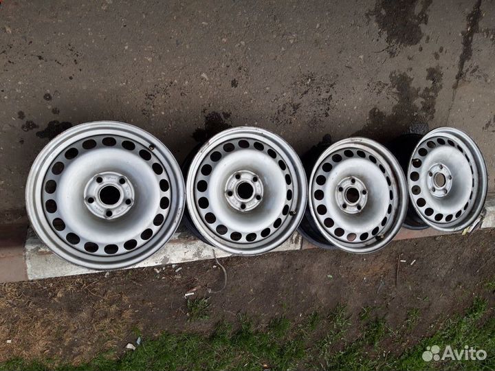 Продам комплект штампованных дисков
