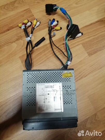 Автомагнитола с выдвижным экраном