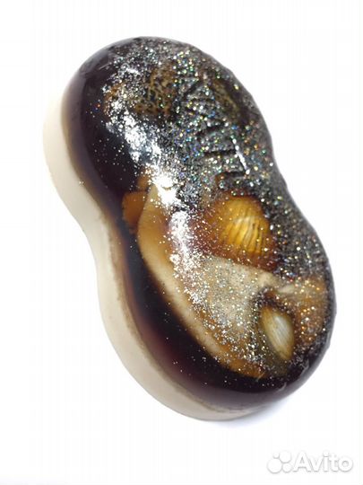 Мыло ручной работы с ракушками шоколадного цвета