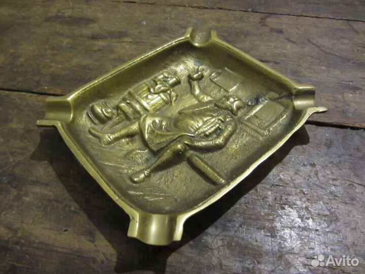 Бронзовая пепельница