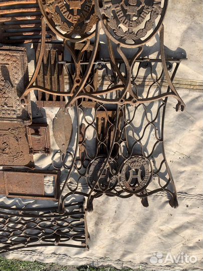 Старинные антикварные предметы из чугуна