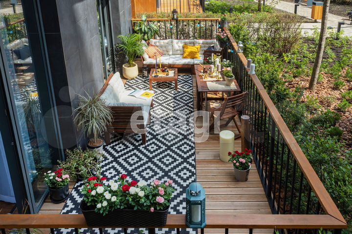 2-к. квартира, 81 м², 8/18 эт.