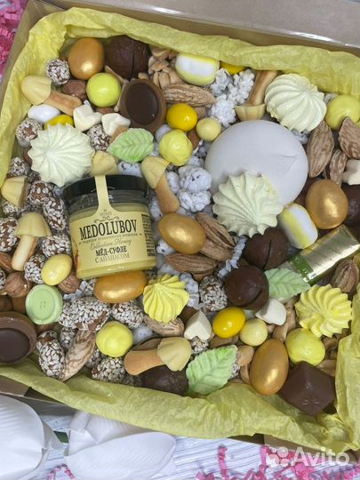 Подарки, вкусные наборы и букеты