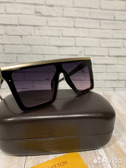 Солнцезащитные очки Louis Vuitton