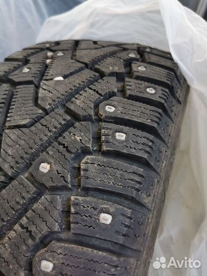 Pirelli Winter Ice Zero 215/50 R17