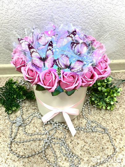 Букет из бабочек с мыльными розами