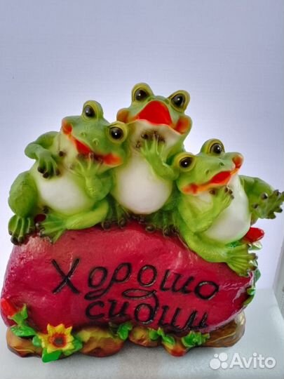 Садовая фигура Лягушки на камне