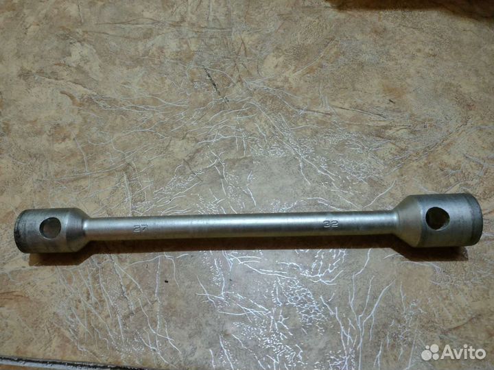 Ключ баллонный 32/27