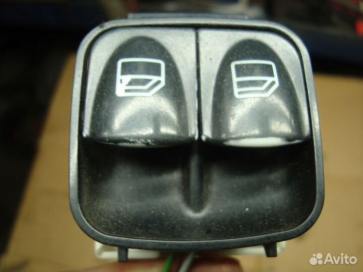 Кнопка стеклоподъёмника передняя W203 A2038200810